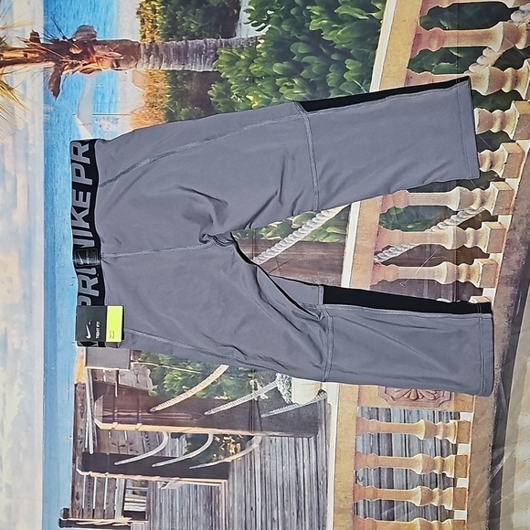Nike Pro Boys 3/4-Length Tights NWT Size Small - Picture 3 of 6